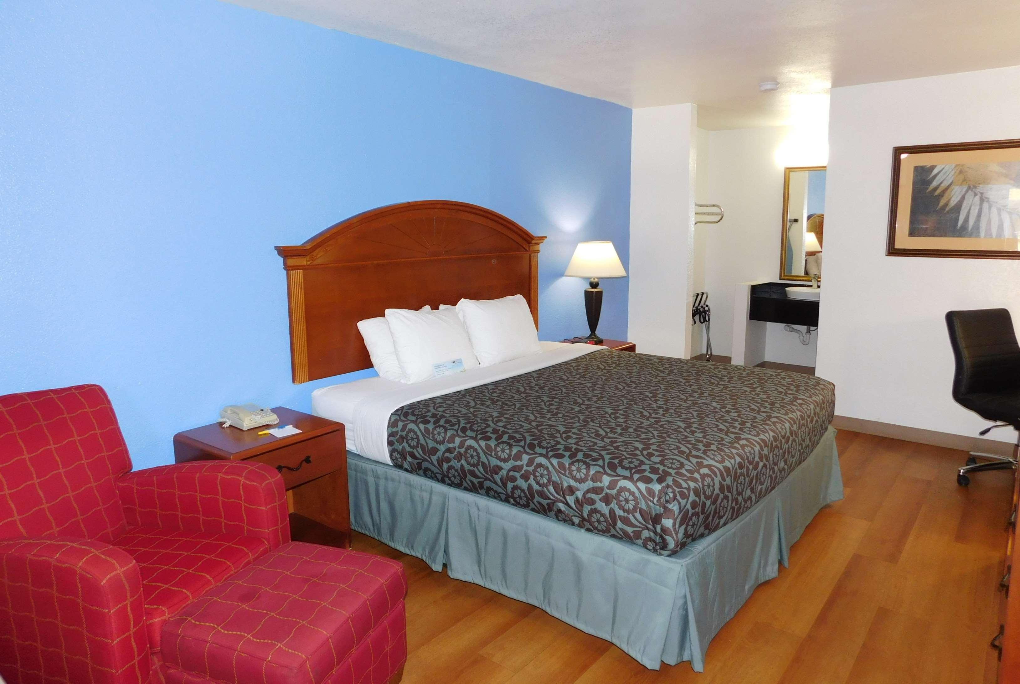 Days Inn By Wyndham Oklahoma City Nw Expressway Warr Acres Buitenkant foto
