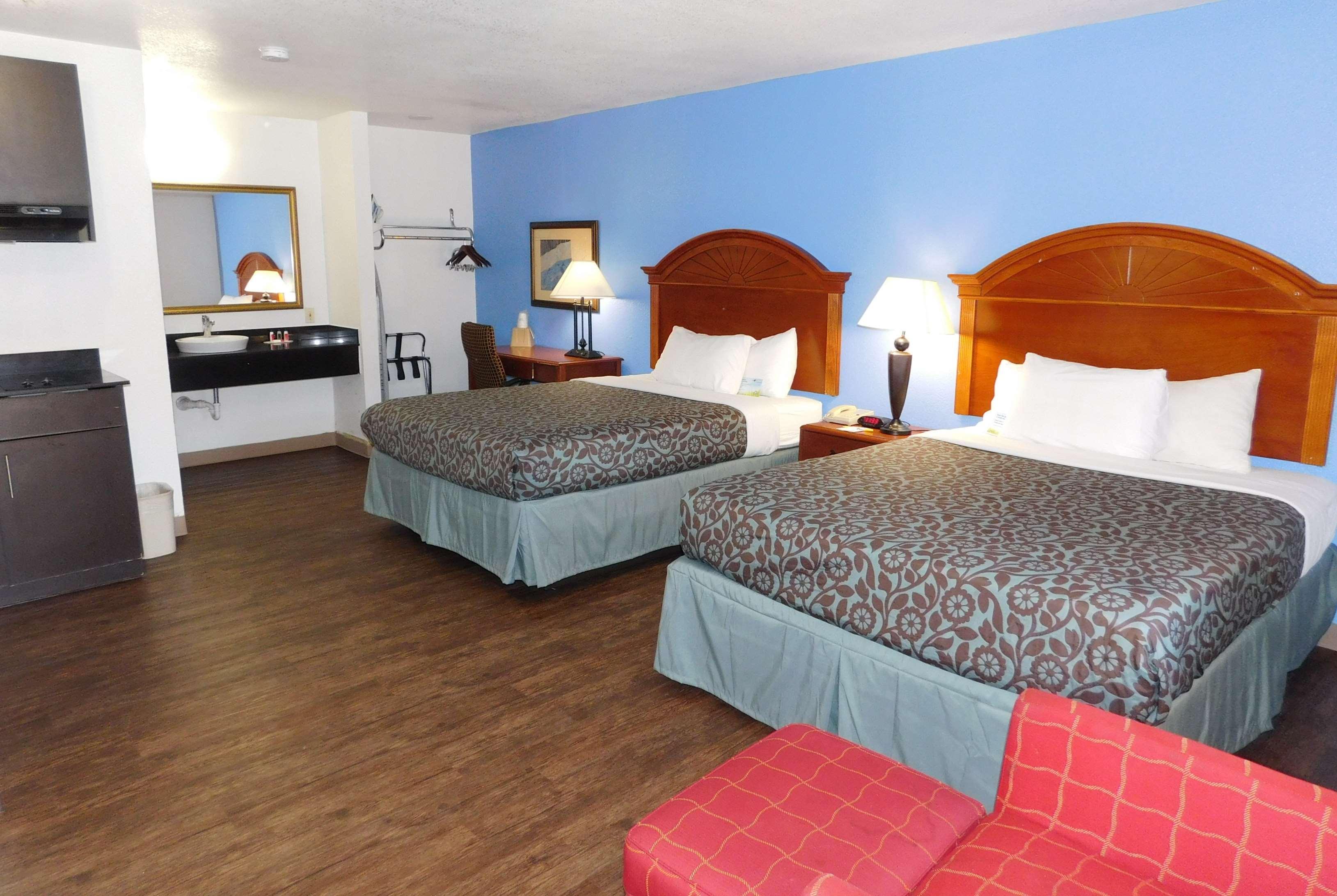 Days Inn By Wyndham Oklahoma City Nw Expressway Warr Acres Buitenkant foto