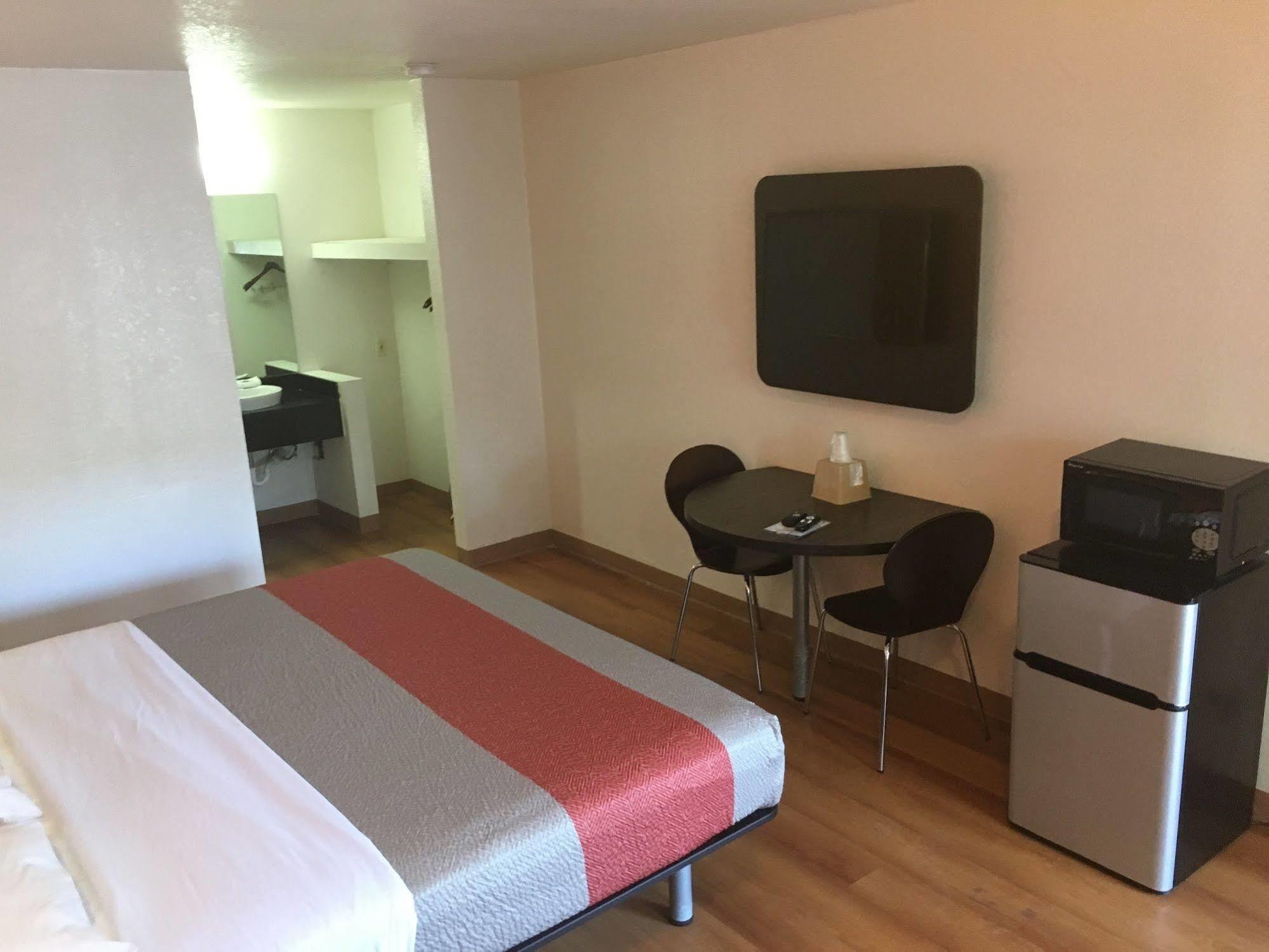 Days Inn By Wyndham Oklahoma City Nw Expressway Warr Acres Buitenkant foto