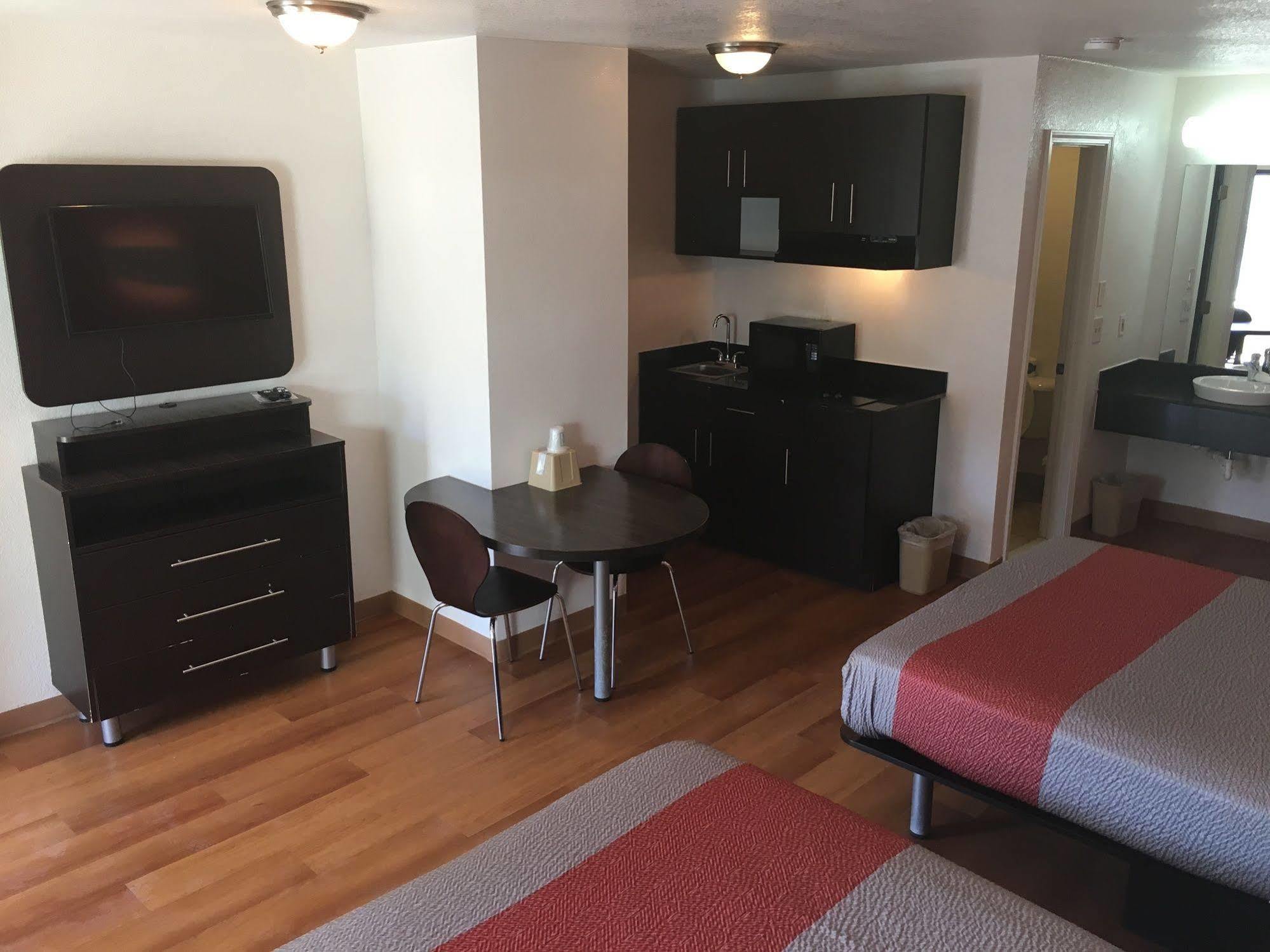 Days Inn By Wyndham Oklahoma City Nw Expressway Warr Acres Buitenkant foto