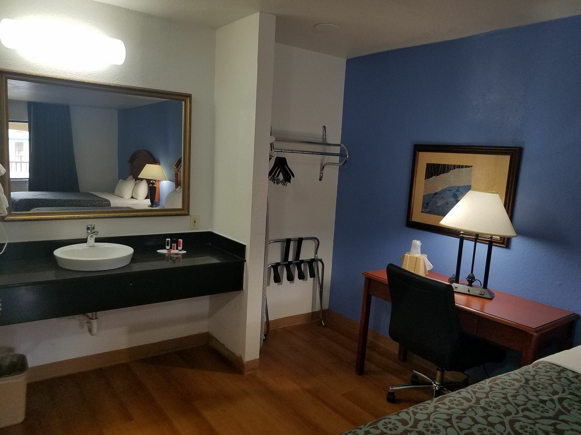 Days Inn By Wyndham Oklahoma City Nw Expressway Warr Acres Buitenkant foto